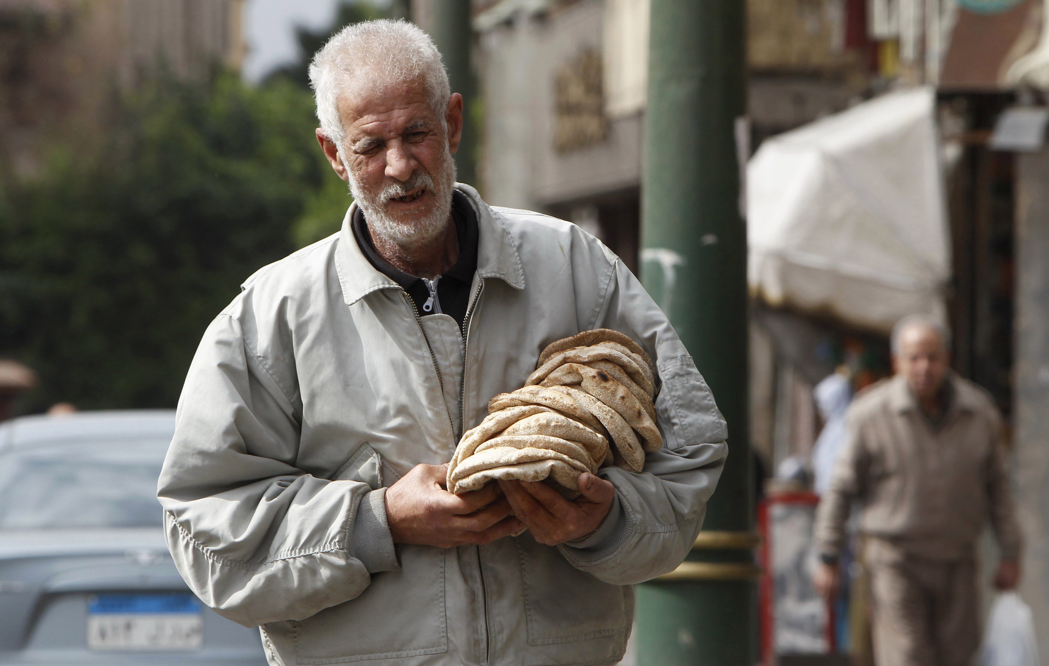 ليس الغلاء وحده.. ارتفاع الأسعار يصيب الناس بالاكتئاب ويزيد من الانتحار