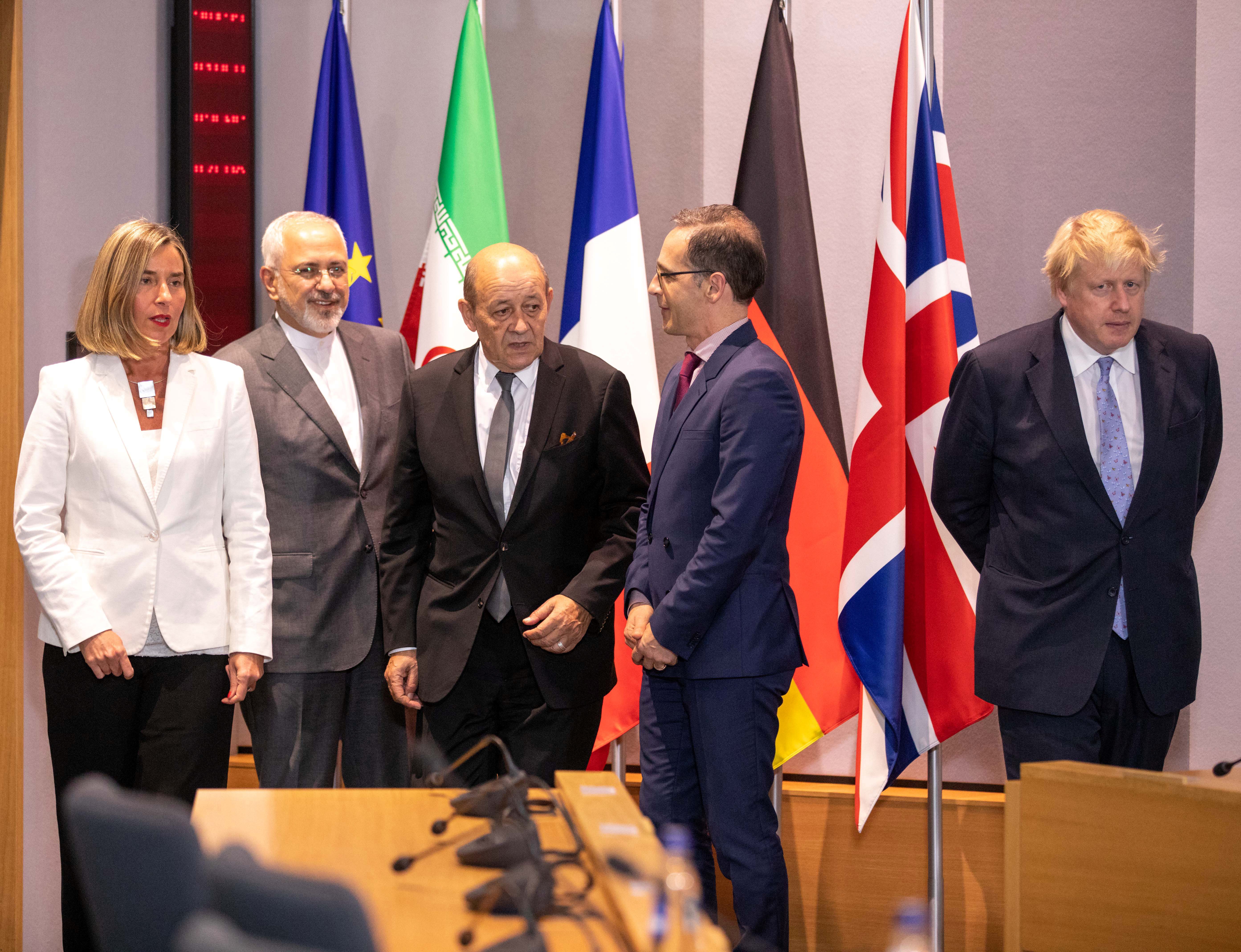 الأوروبيون ينتقدون الشروط الأميركية ويتشبَّثون بالاتفاق النووي.. ودول عربية وإسرائيل تتبنى موقفاً موحداً