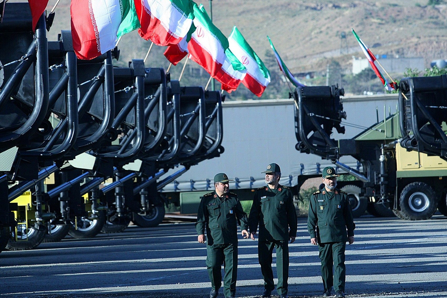 إيران تحذِّر السعودية والإمارات وتطالب باكستان بملاحقة منفذي هجوم الحرس الثوري.. وإلا شنَّت عملاً عسكرياً