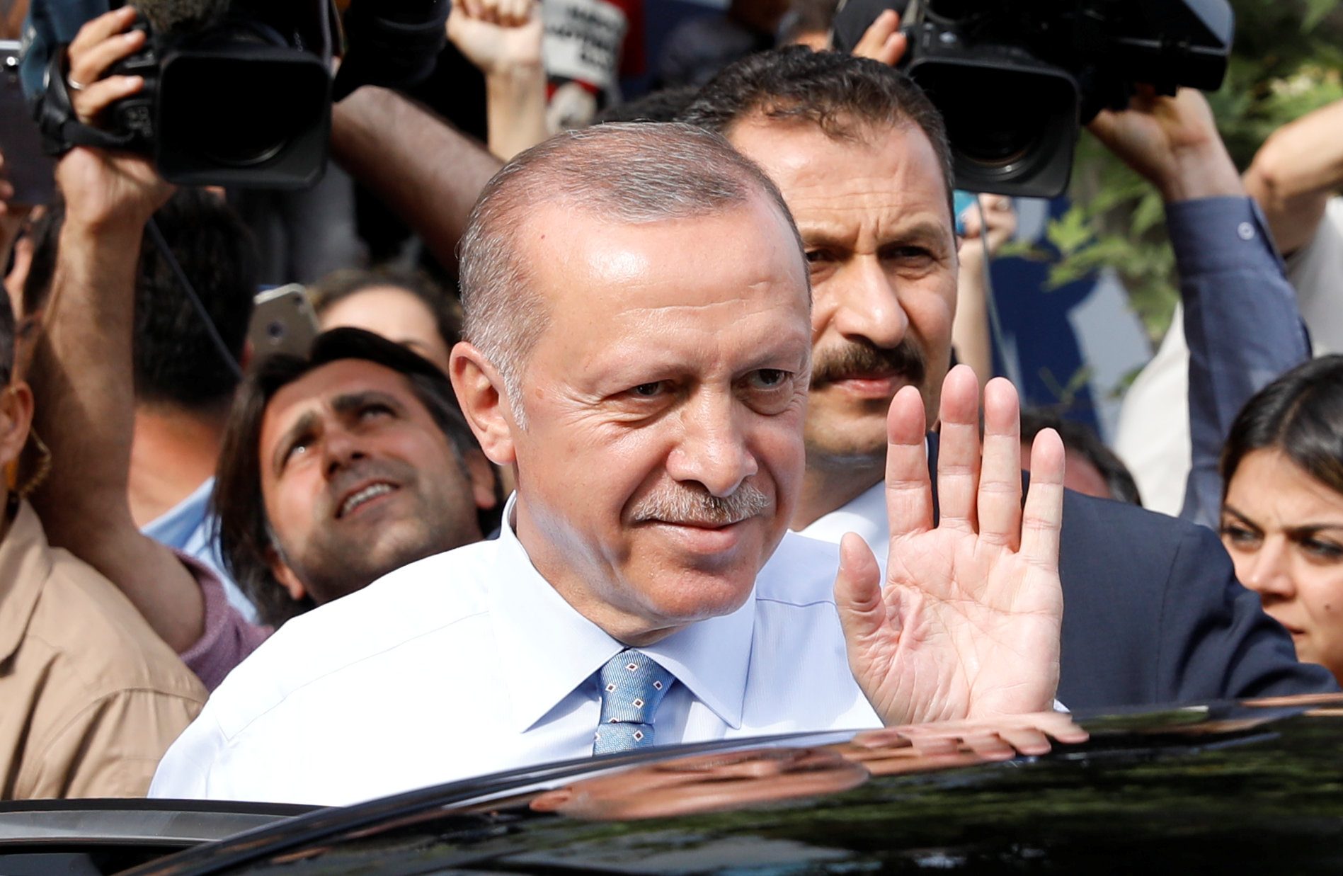 أردوغان يبدي تفاؤله تجاه نتائج الانتخابات الرئاسية والبرلمانية.. فماذا قال منافسه محرم إنجه؟
