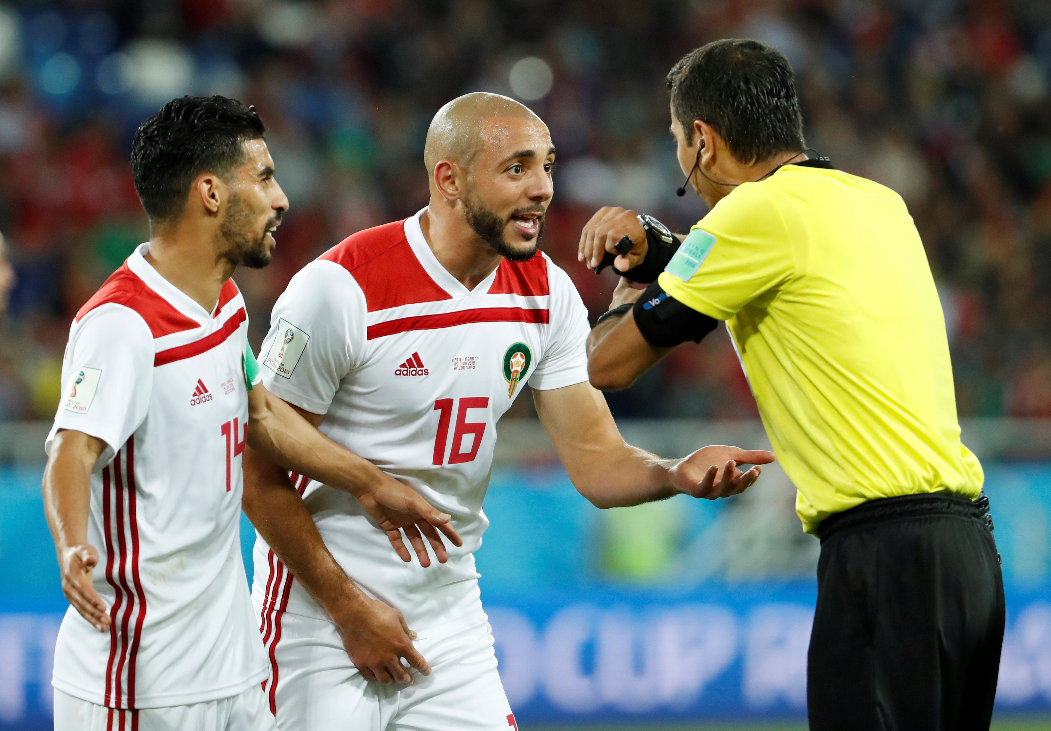 هل لاحظت ما قاله المغربي أمرابط عن نظام VAR؟ أوصل رسالته للعالم بكل وضوح!