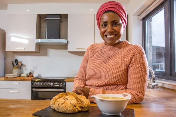 “أتعرَّض للإساءة من جميع النواحي” – نادية حسين الفائزة في المسابقة البريطانية الشهيرة Bake Off: “من المخيف حقاً أن تكون مسلماً في بريطانيا”
