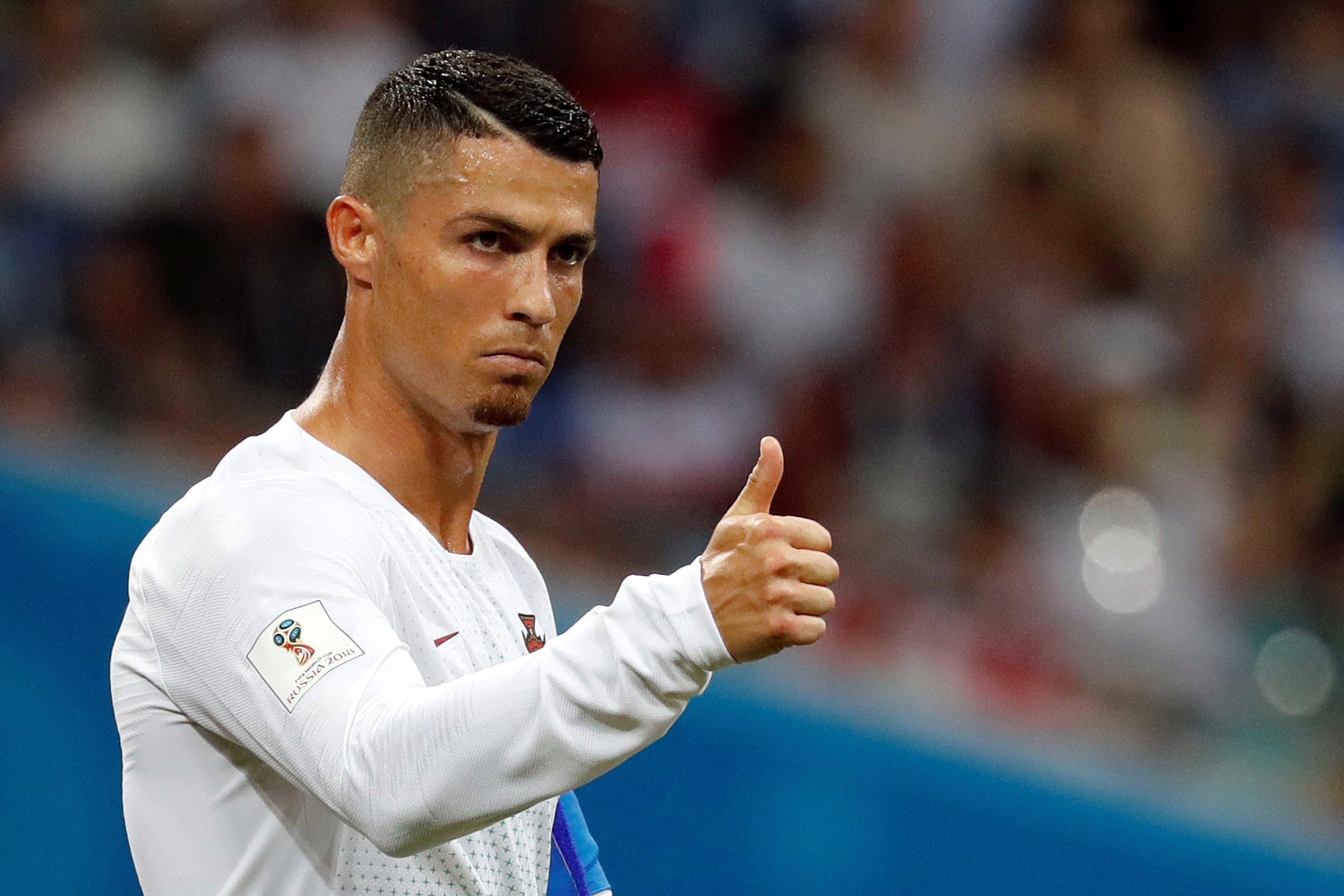 على هامش مواجهتهما بمونديال روسيا.. رونالدو استشار نجماً عربياً قبل الانتقال إلى يوفنتوس.. فماذا قال له؟