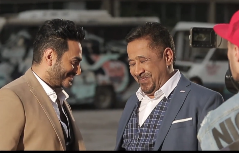 أول فيديو من كواليس التصوير بين الشاب خالد وتامر حسني.. الأخير أتقن اللهجة الجزائرية بقوة!