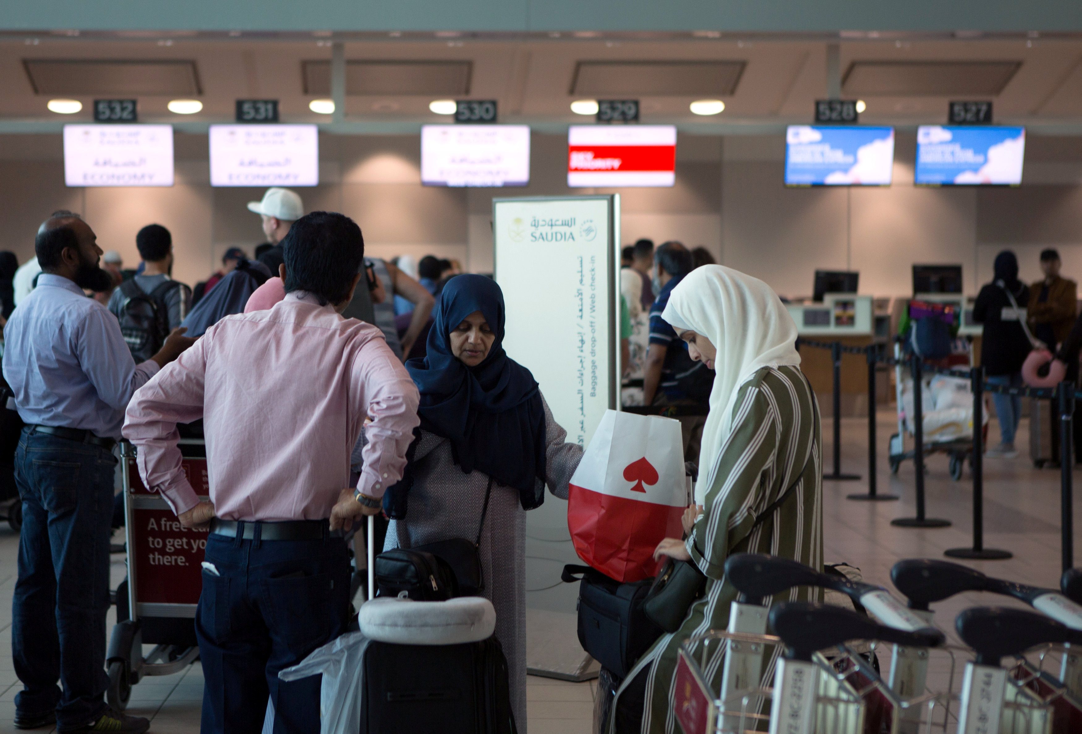 الطلاب السعوديون يبيعون الشيشة والبلاي ستيشن ويعودون محمّلين بدروس الحرية على الطريقة الكندية