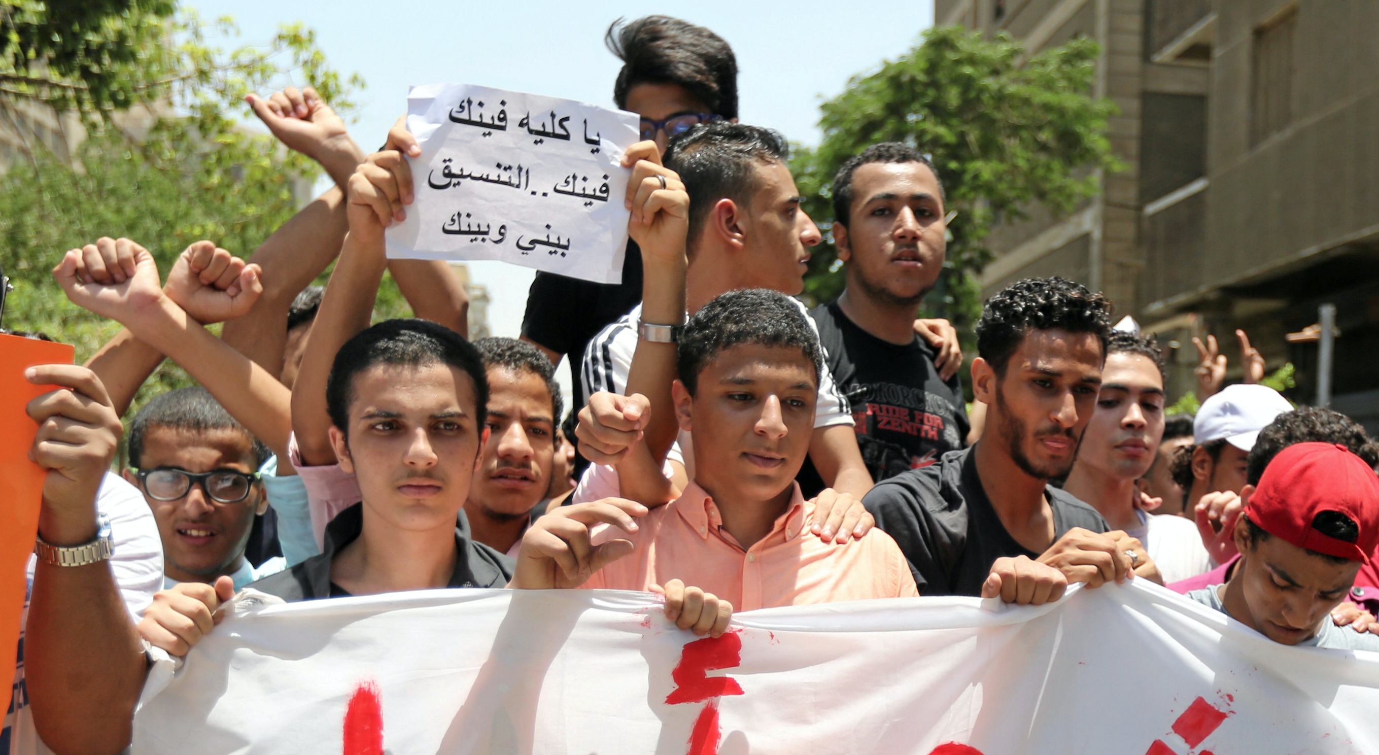 «التنسيق» أحضرك إلى هنا.. توتر وقلق وأمل لطلاب الثانوية في مصر