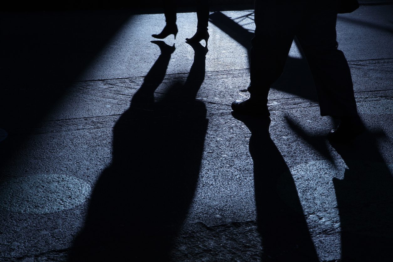 التحرش أمر بسيط طالما لم يصل لحد الاغتصاب.. هكذا ينظر المجتمع العربي لهذه الجريمة!