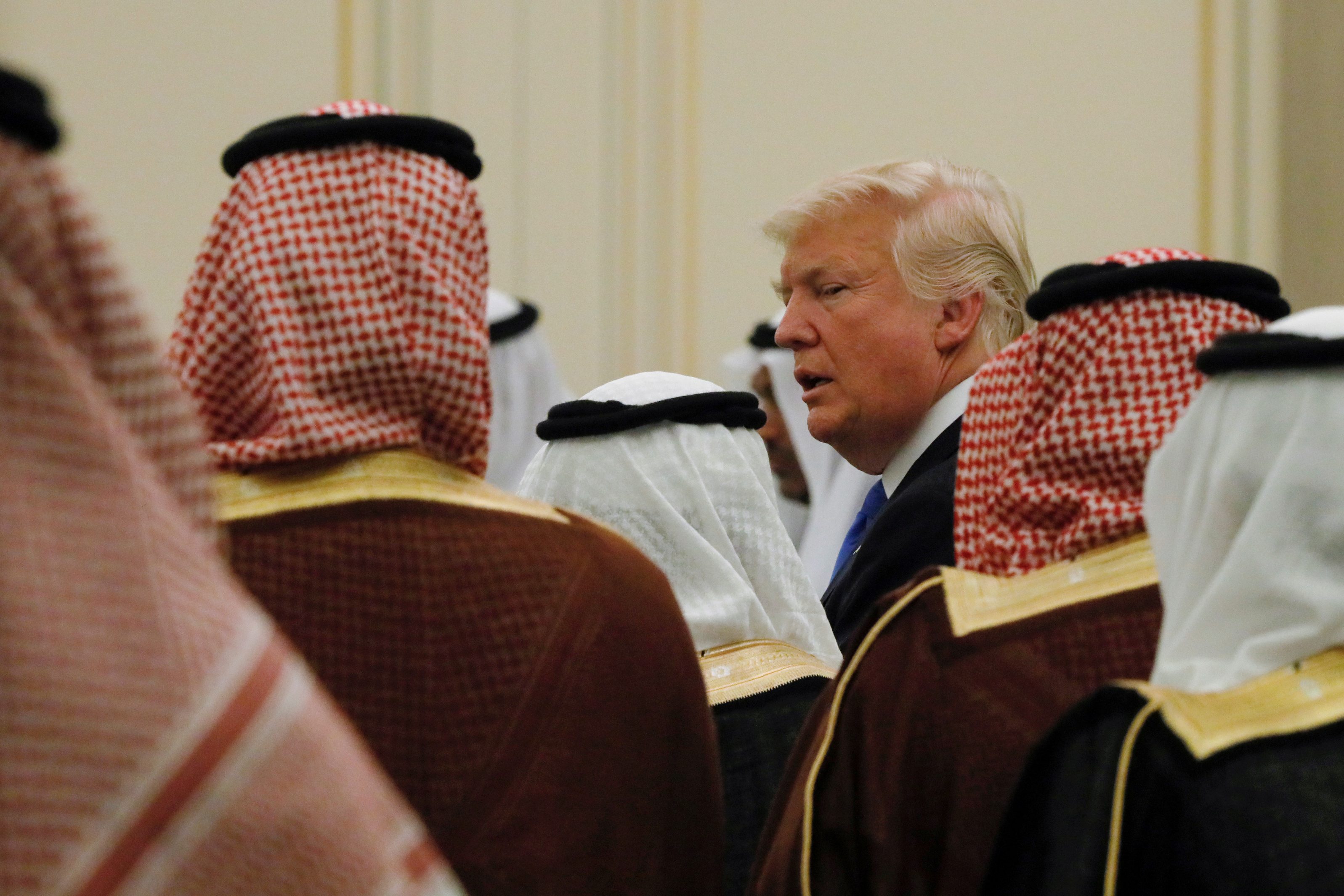 الرئيس الأمريكي دونالد ترامب خلال زيارته للسعودية في مايو/ أيار ٢٠١٧
