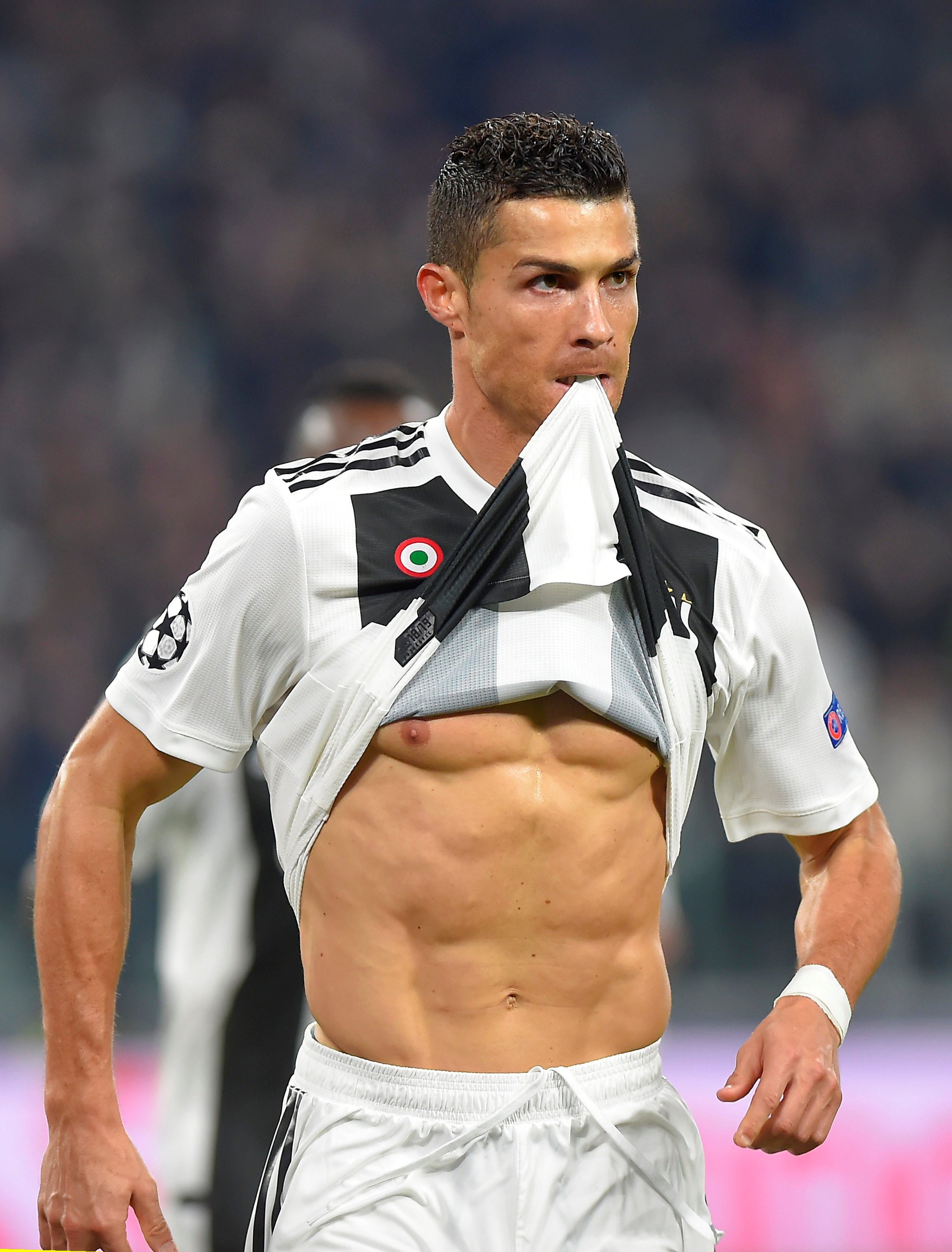 البرتغالي كريستيانو رونالدو خلال مباراة فريقه يوفنتوس الإيطالي مع مانشستر يونايتد الإنكليزي في دوري أبطال أوروبا (رويترز)