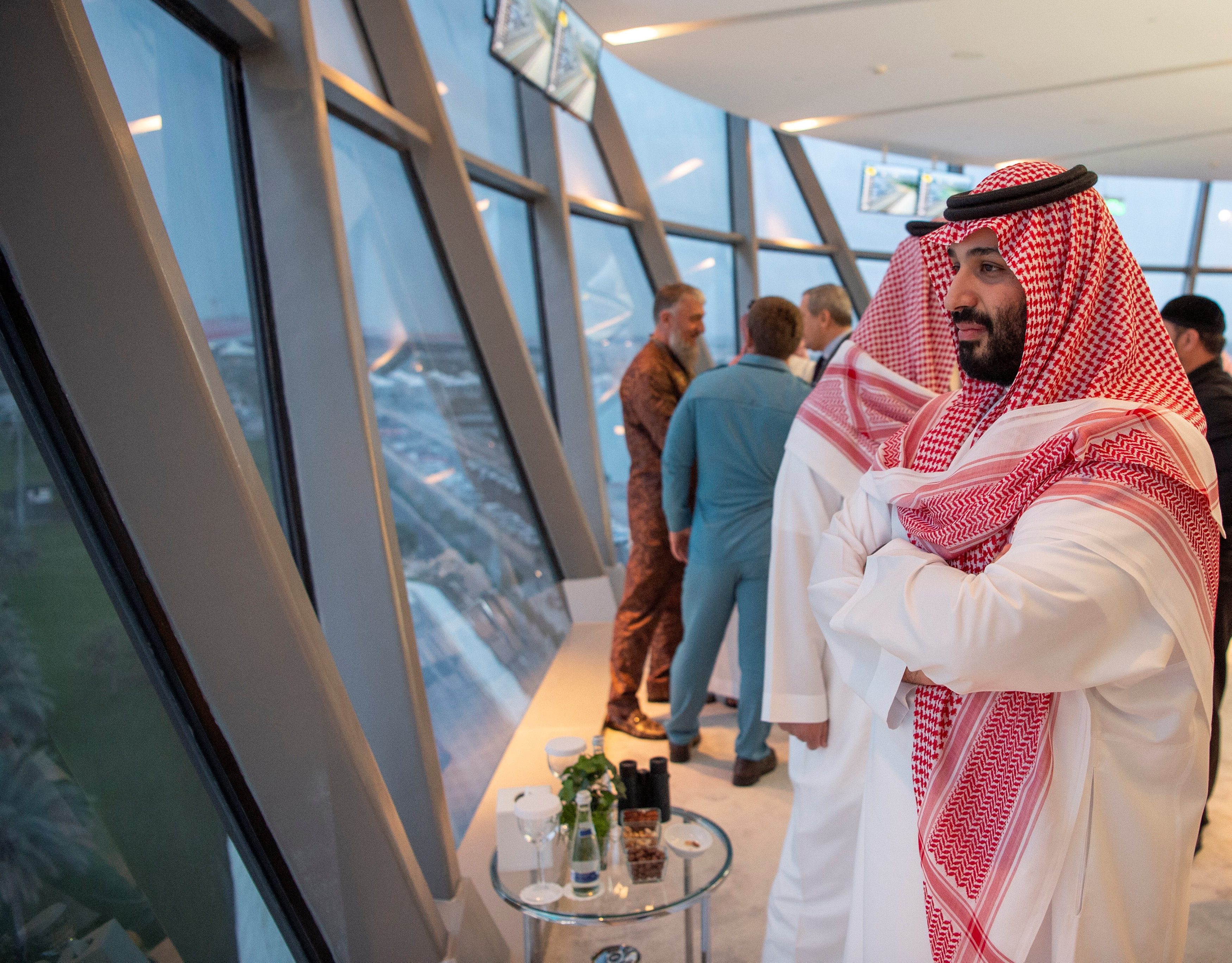 عبارة مكتوبة على لافتة ضخمة معلقة فوق مبنى نقابة الصحافيين لن تروق لمحمد بن سلمان الذي يستعد لزيارة تونس