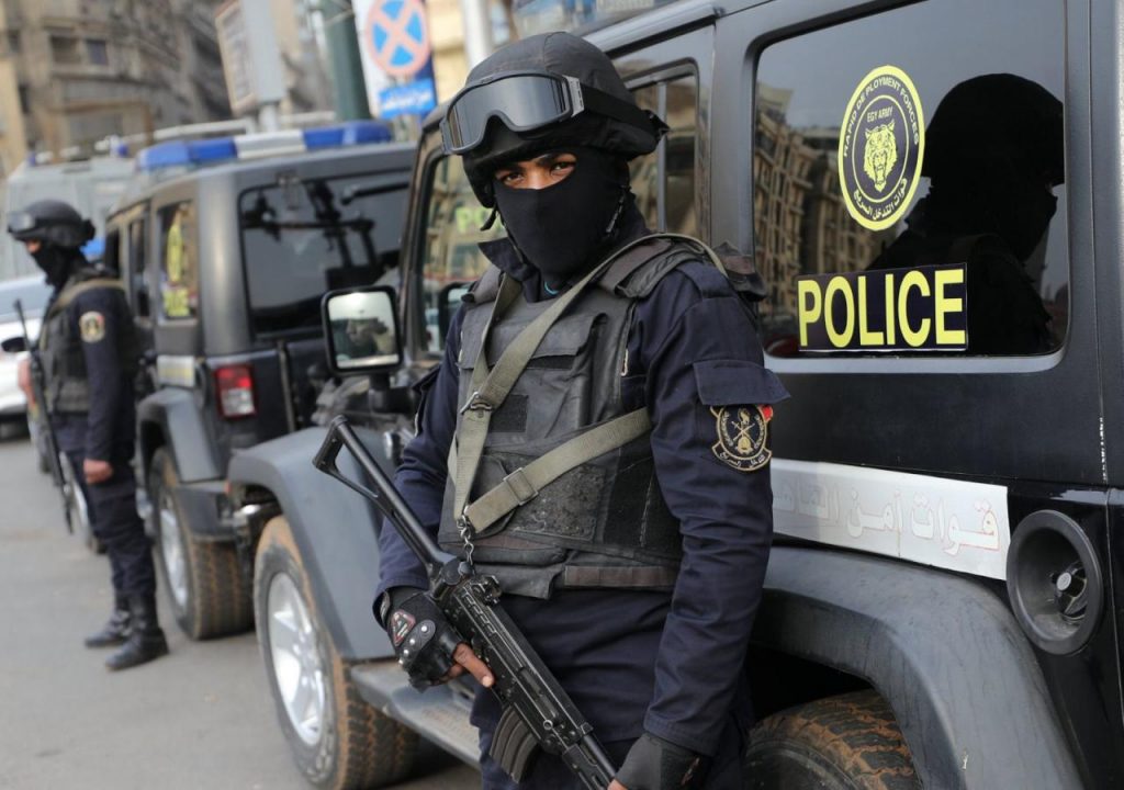القبض على السائح البرازيلي المتهم بالتحرش بمصرية تبيعه ورق البردي.. عن الطبيب الشهير الذي يشاهده الملايين