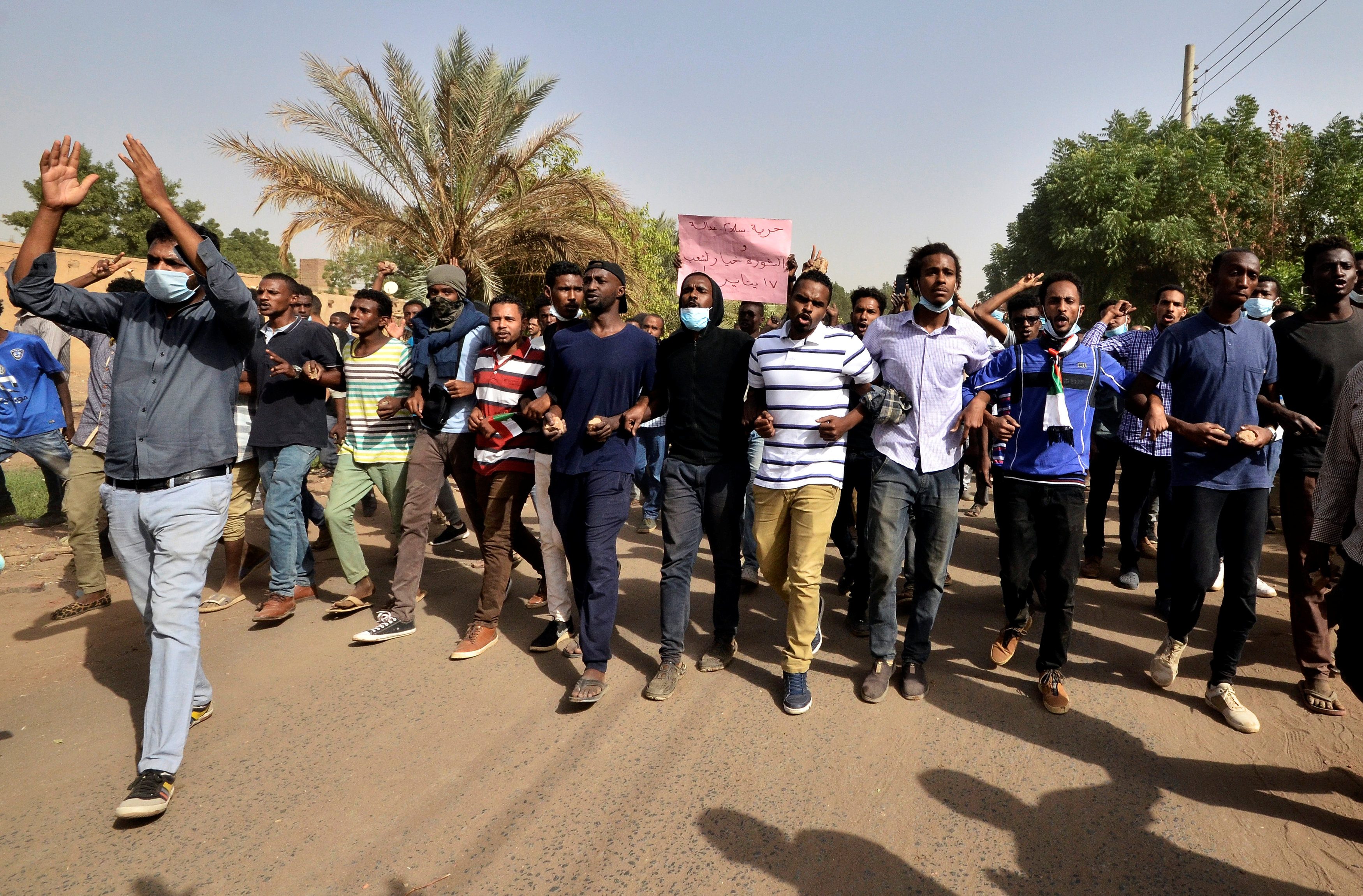 ثورة السودان.. كيف يكون الثبات والتفرد والنفَس الطويل؟