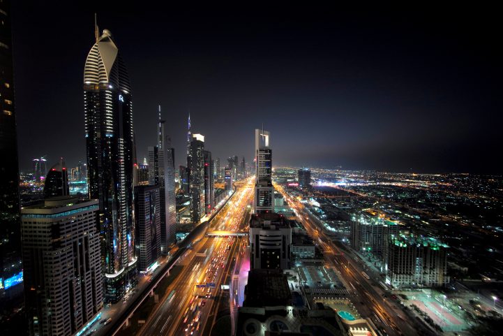 تداول معظم الذهب في دبي، التي تمثل مركز صناعة الذهب بالإمارات/ رويترز
