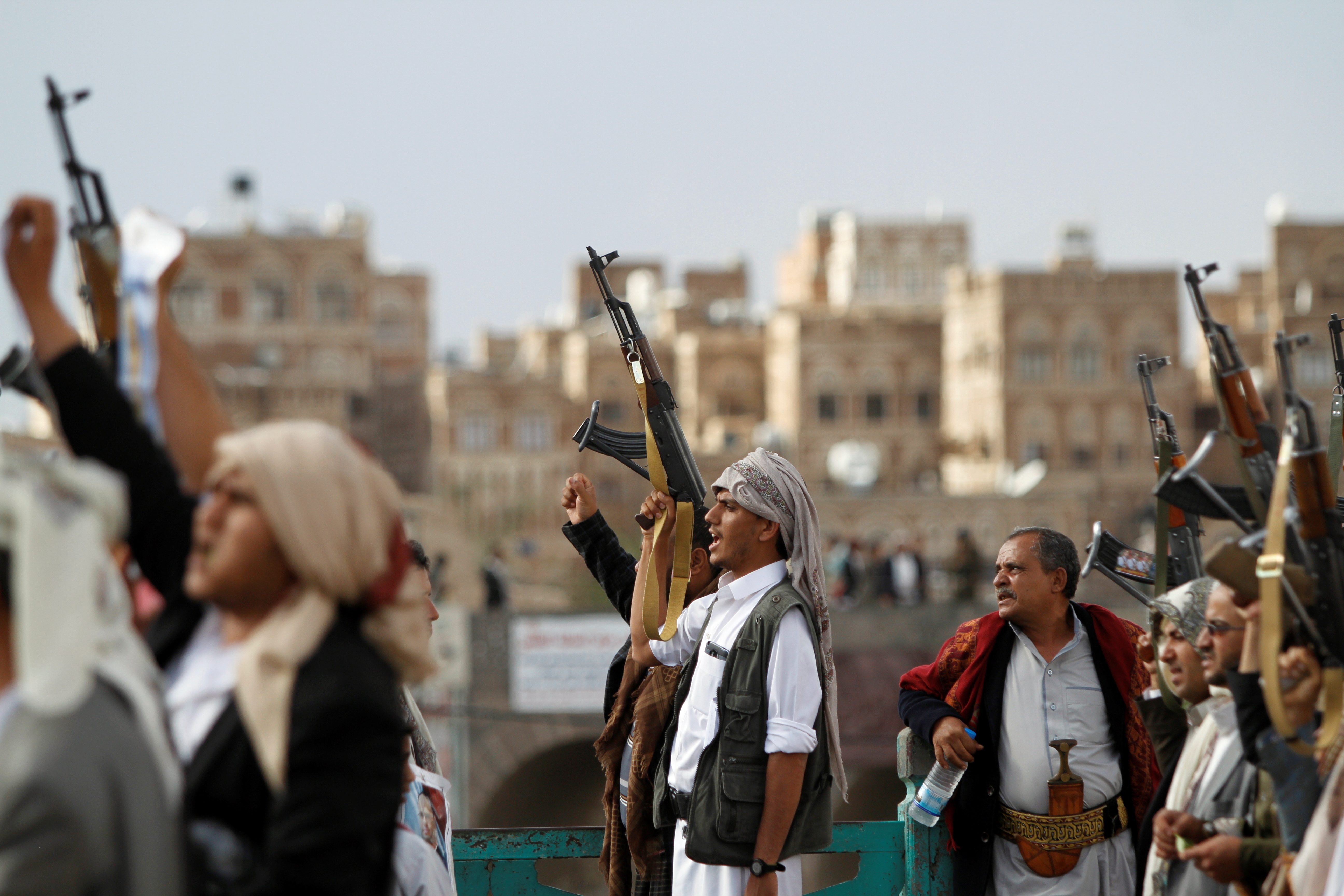 الحوثيون يعلنون عن هجوم على مطارين في السعودية