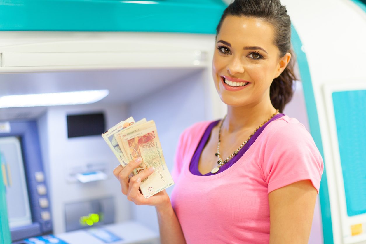 المرأة تنفق أقل من الرجل