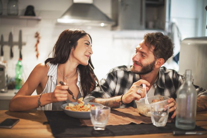 iStock/  تُعد مهارات التواصل المُحكمة أساس كل علاقة صحية ناجحة