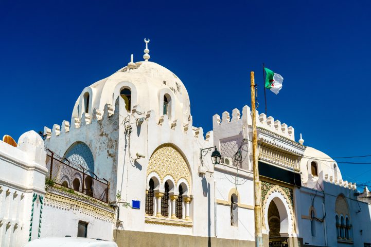 مسجد سيدي عبد الرحمن بحي القصبة في الجزائر/ Istock