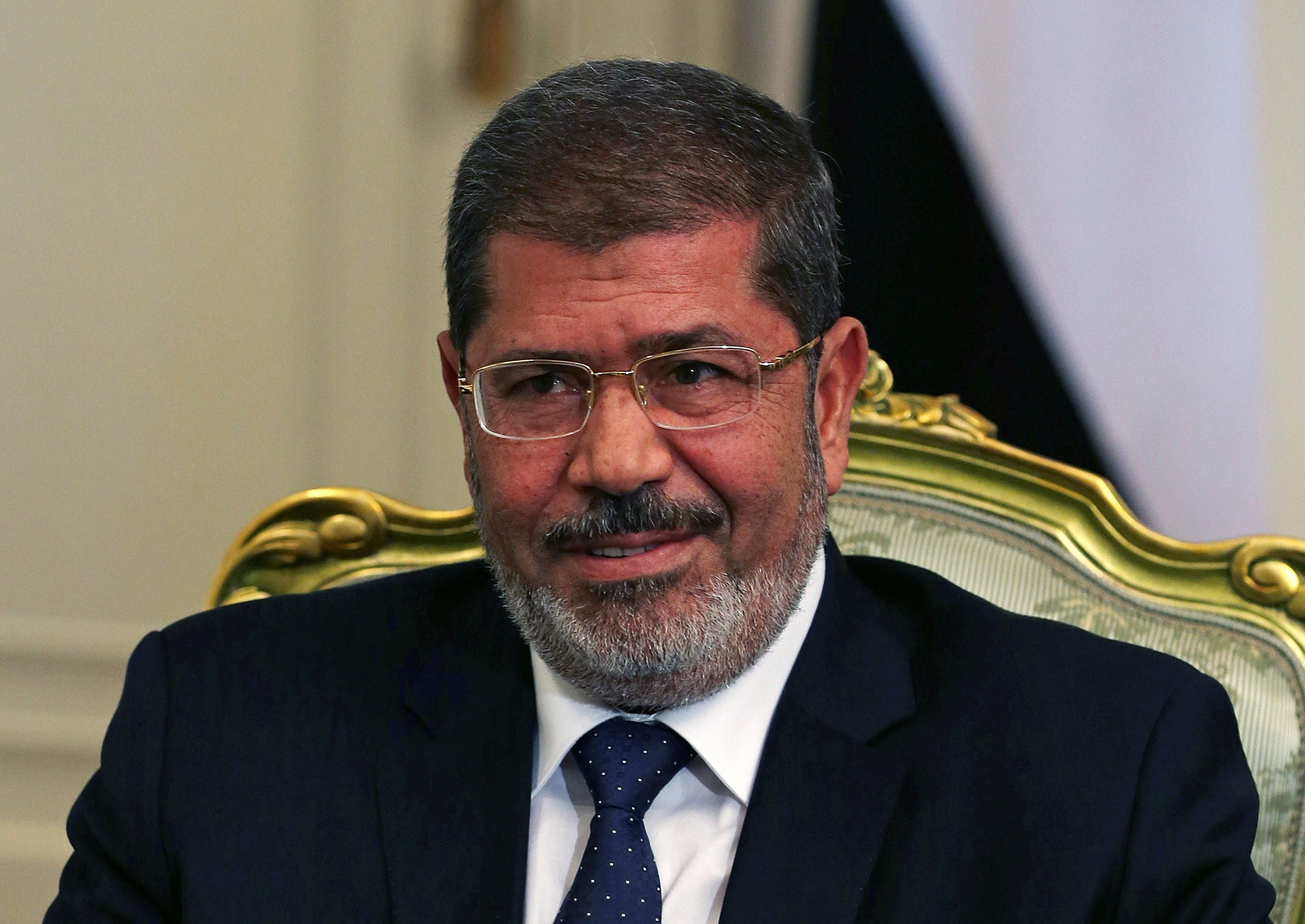 دفن الرئيس المصري الأسبق محمد مرسي، ومطالب بتحقيق دولي في وفاته، ودعوات لتشكيل «كيان وطني موحد» بالسودان