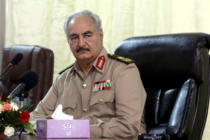 اللواء الليبي المتقاعد خليفة حفتر - رويترز