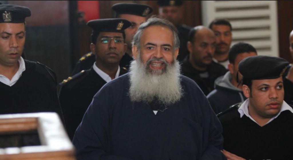 أنباء عن دخول حازم صلاح أبو إسماعيل في غيبوبة بعد الاعتداء عليه