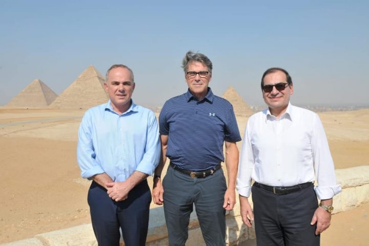 وزير الطاقة المصري طارق الملا ونظيره الاسرائيلي يوفال شتاينتس / مواقع التواصل
