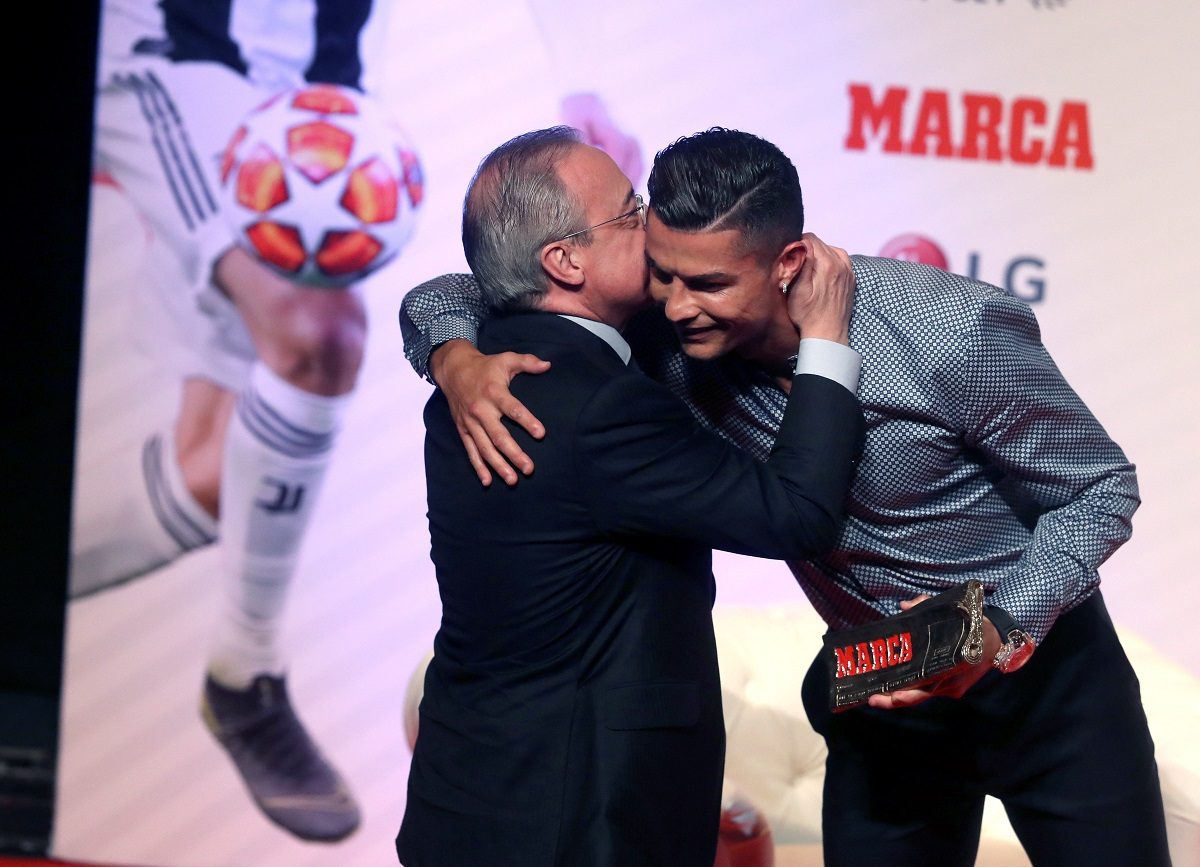 5 أطفال فجّروا عواطفه لمدريد.. “قبلة بيريز” توقظ حلم مشجعي الريال في عودة رونالدو
