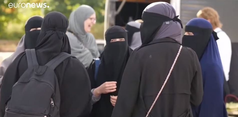 النقاب في هولندا يعود للواجهة بعد حظرة