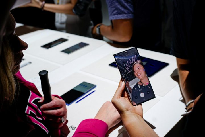 Reuters/  كاميرا هاتف Galaxy Note 10