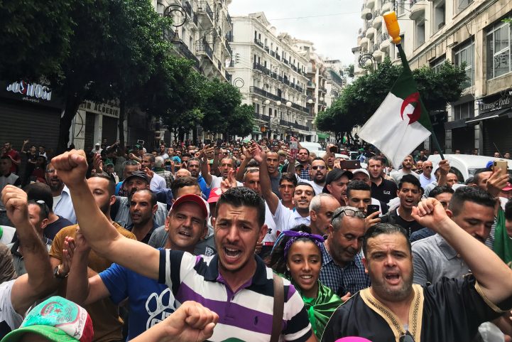 مظاهرات الجزائريين/ رويترز