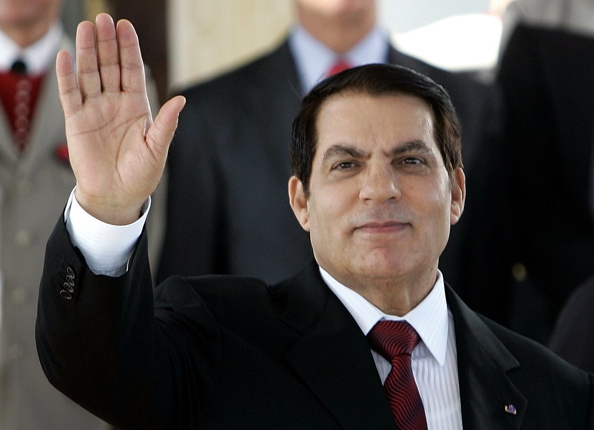 الشاهد يوافق على عودة بن علي لتونس إذا أراد أن يُدفن فيها