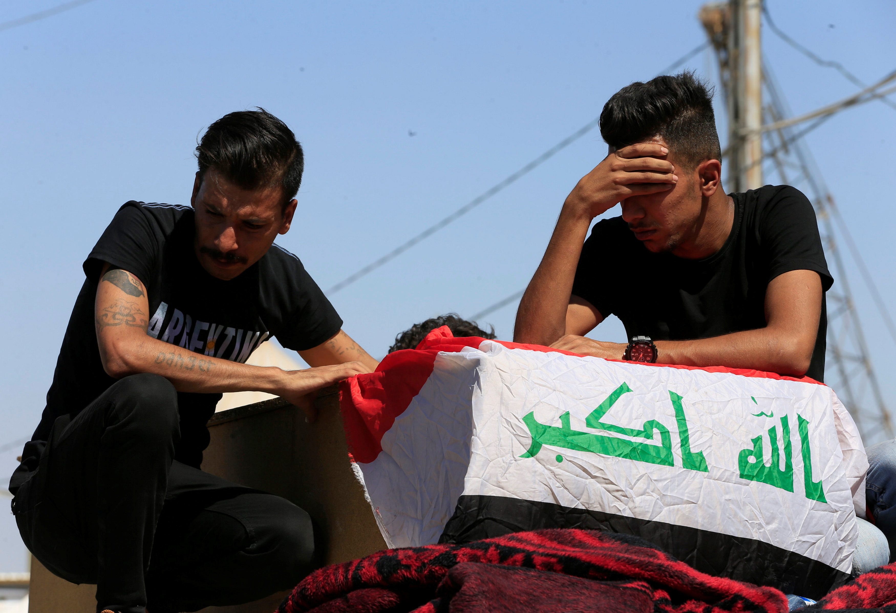 إقالة محافظ بغداد على وقع الاحتجاجات، والتونسيون يختارون برلمانهم الجديد، وإنهاء إضراب المعلمين في الأردن