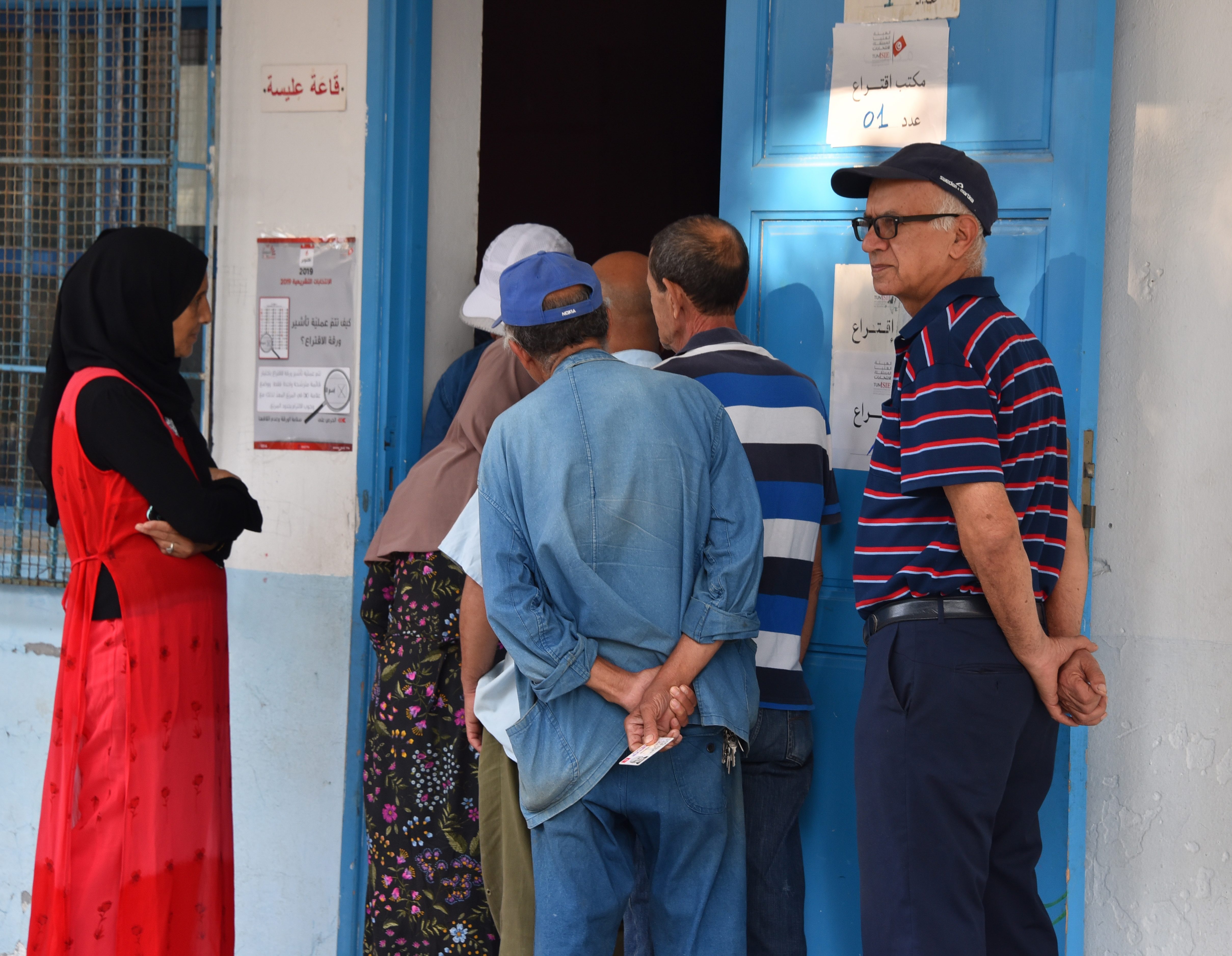غلق باب الاقتراع في الانتخابات النيابية في تونس وبدء فرز الأصوات