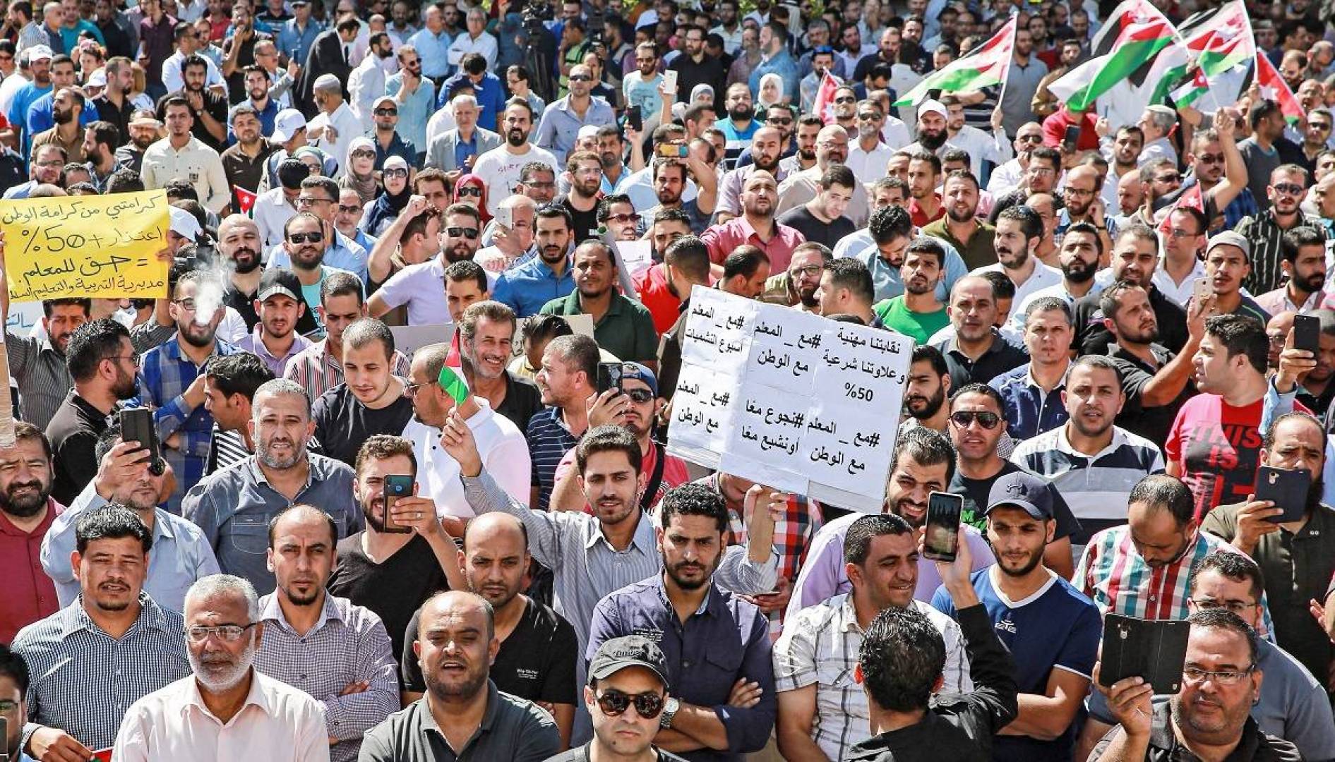 اتفاق بين الحكومة والمعلمين يُنهي أطول إضراب في تاريخ الأردن
