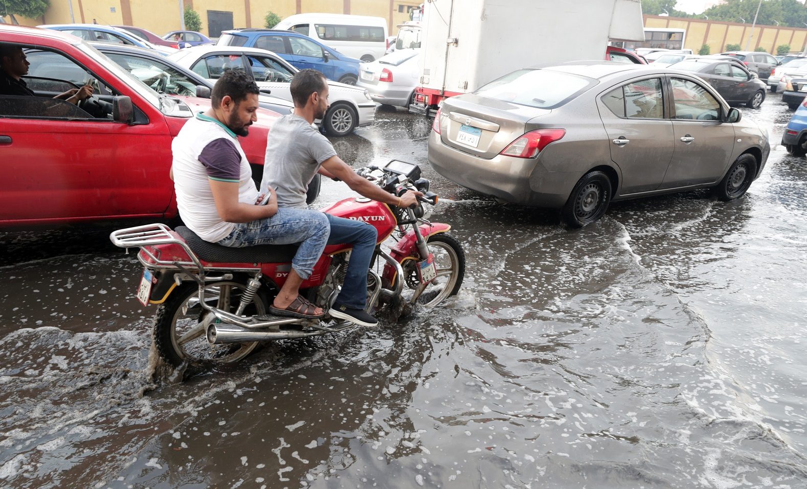 طوارئ في مصر تأهباً لـ48 ساعة من «الطقس السيئ» بعد وفاة 19 شخصاً بالأمطار