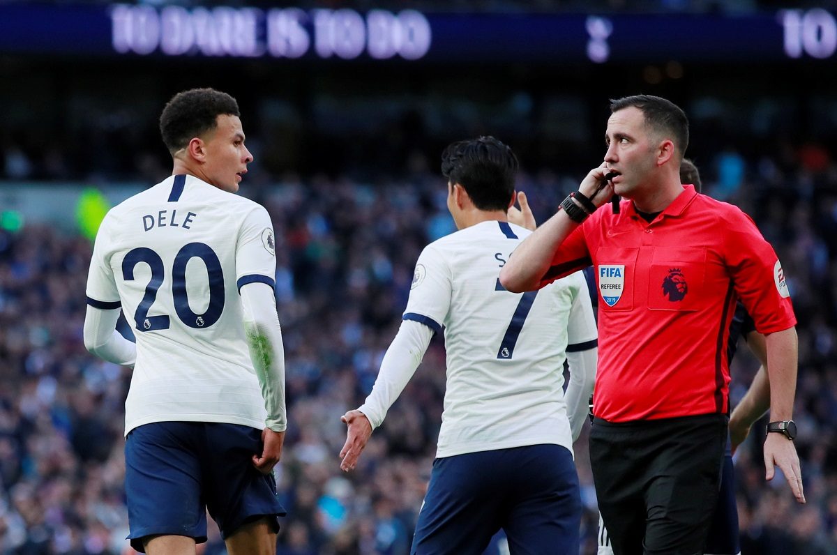 تقضي على العفوية في الملاعب.. تقنية الـ «Var» خطر على شعبية كرة القدم