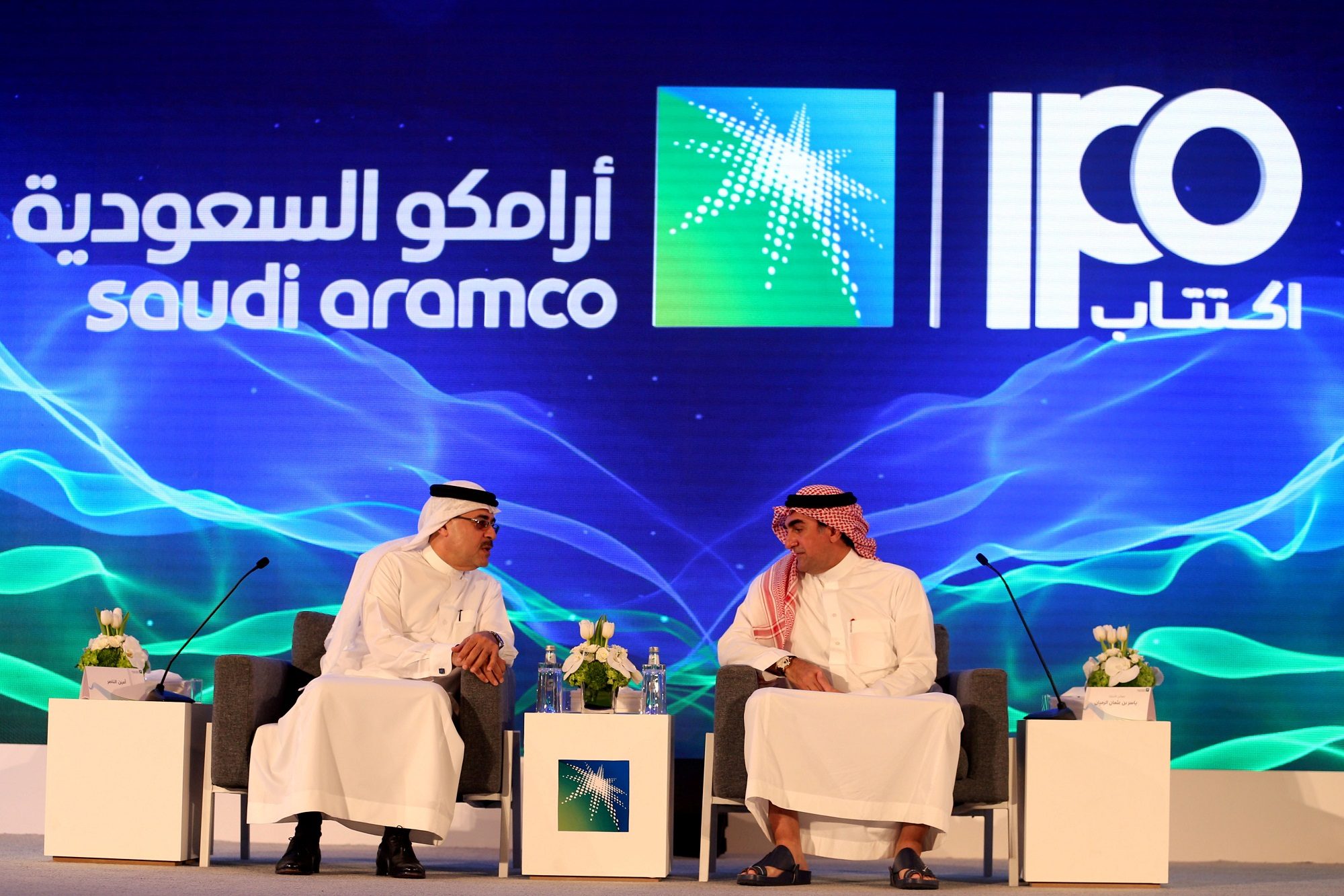 أرامكو تحدد سعر أسهمها وتبدأ بطرح 3 مليارات منها للبيع، قيمة الشركة أقل مما يريده ولي العهد