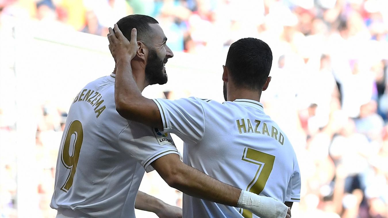 بعد مزاملته في ريال مدريد.. هازارد يرى كريم بنزيمة المهاجم الأفضل في العالم