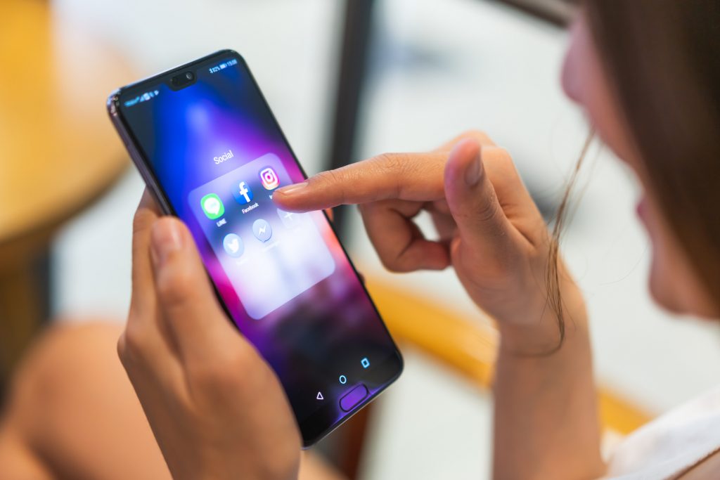  تطبيقات تستنزف بطارية آيفون