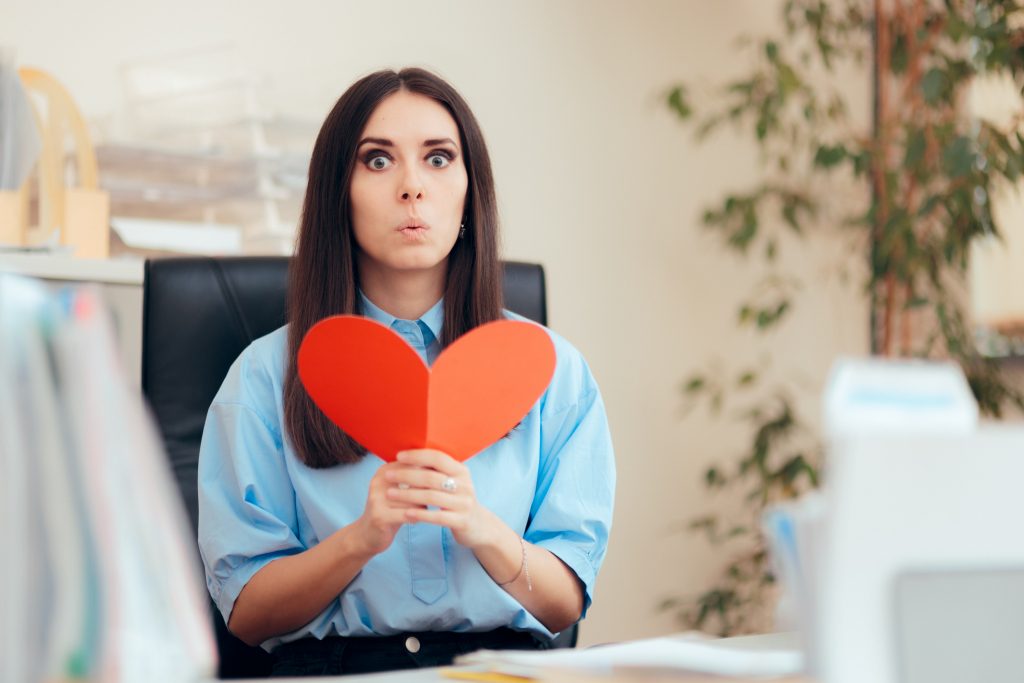هل يمكن للإنسان أن يحظى بحب رومانسي بدون ممارسة الجنس