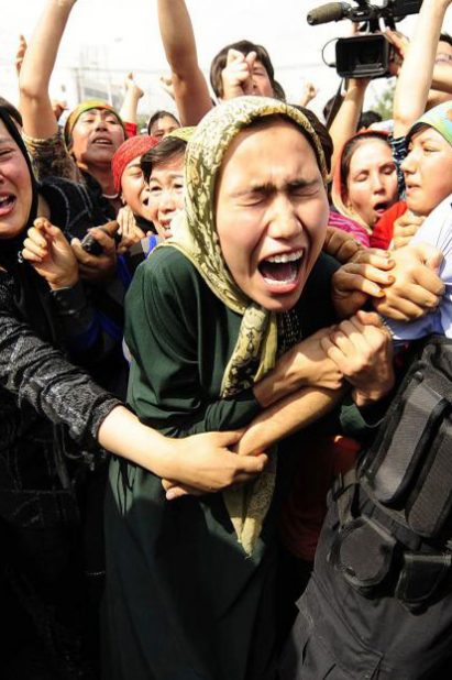 الصين تضييق الخناق على المعتقلين الإيغور في سجونها - رويترز