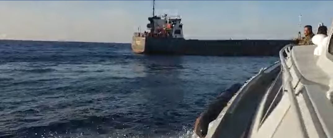 سحب قوات اللواء المتقاعد حفتر السفينة إلى الساحل الليبي، بعد أن تعرضت لعطل تقني، وقيامها بأعمال تفتيش للحمولة الموجودة على متنها