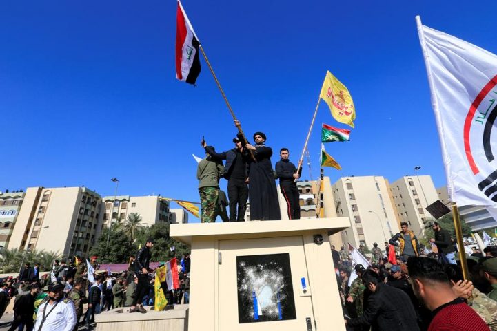 الحشد الشعبي يحاصر السفارة الأمريكية في بغداد (أرشيف)/ رويترز