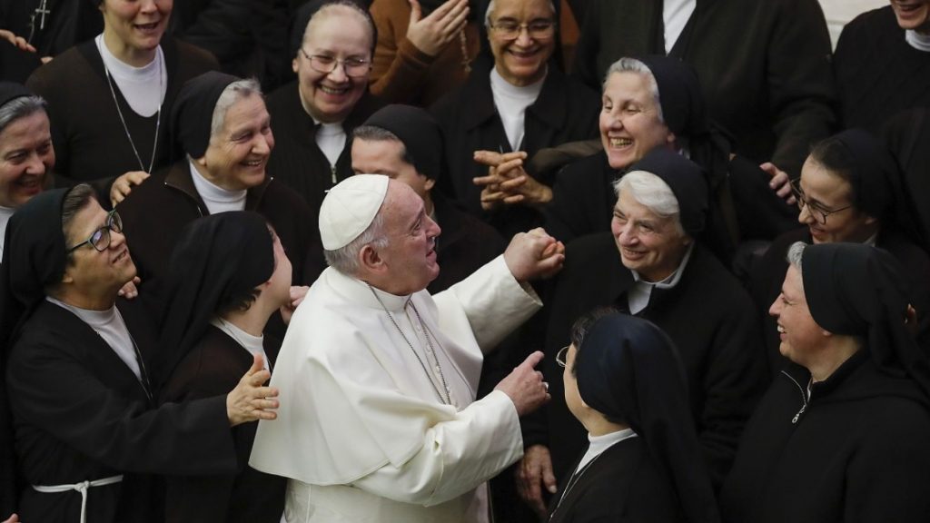 تأتي هذه الخطوة في الوقت الذي دعا فيه فرانسيس إلى منح النساء دوراً أكبر في صنع القرارات في الفاتيكان