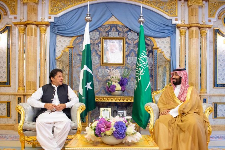 محمد بن سلمان وعمران خان/ رويترز