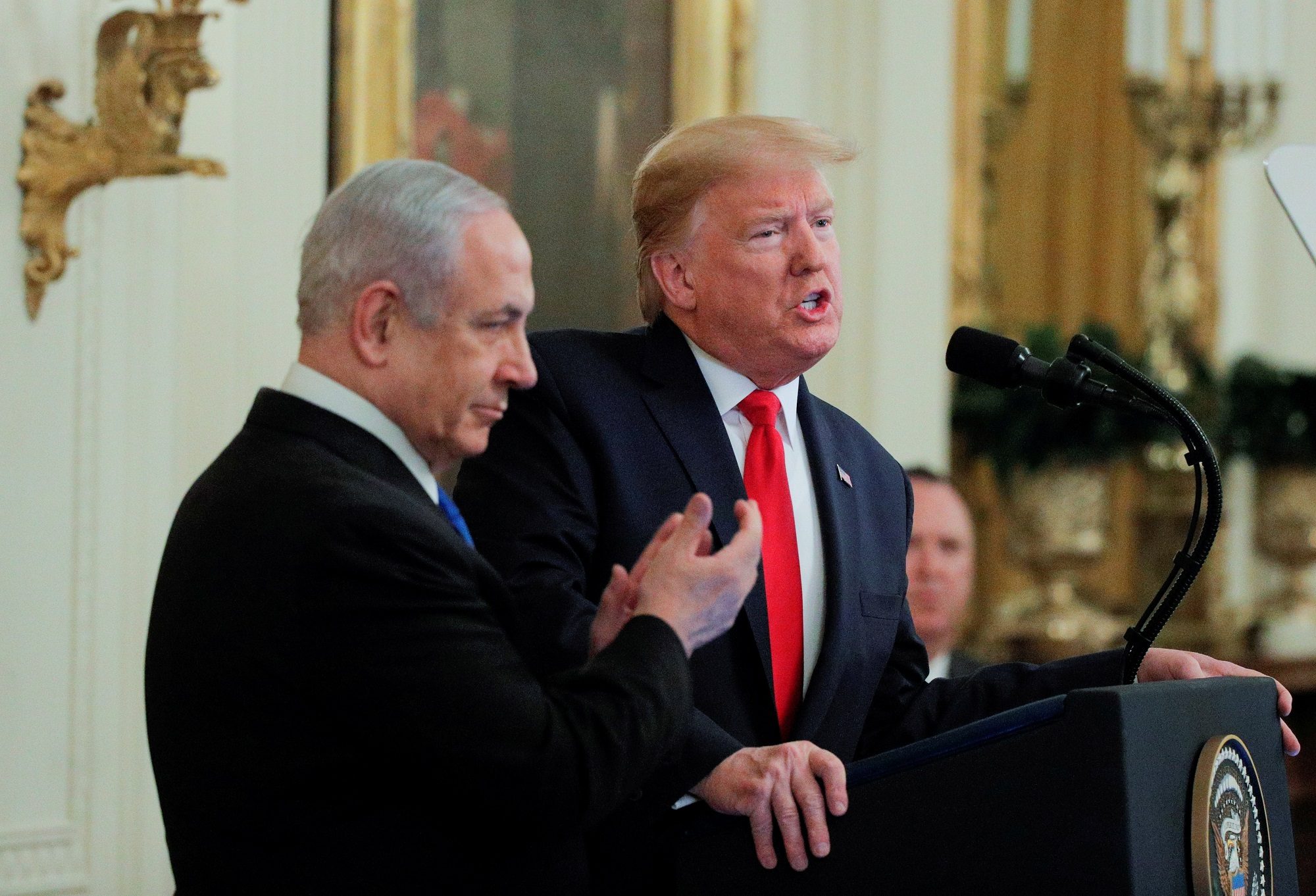 موقع أمريكي: واشنطن مستعدة لتعديل صفقة القرن بشرط عودة الفلسطينيين إلى طاولة المفاوضات