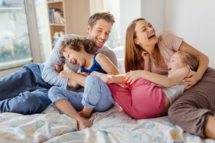 تمكين الناس من قضاء المزيد من الوقت مع عائلاتهم، بالإضافة إلى رفع الإنتاجية والتوظيف