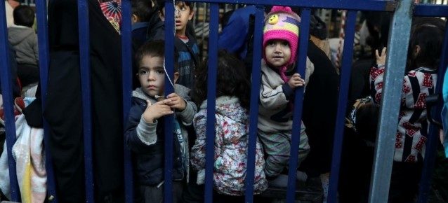 “أوروبا الوحشية”.. “فايننشيال تايمز” تتهم الاتحاد الأوروبي بتجاهل الجرائم ضد اللاجئين على حدوده