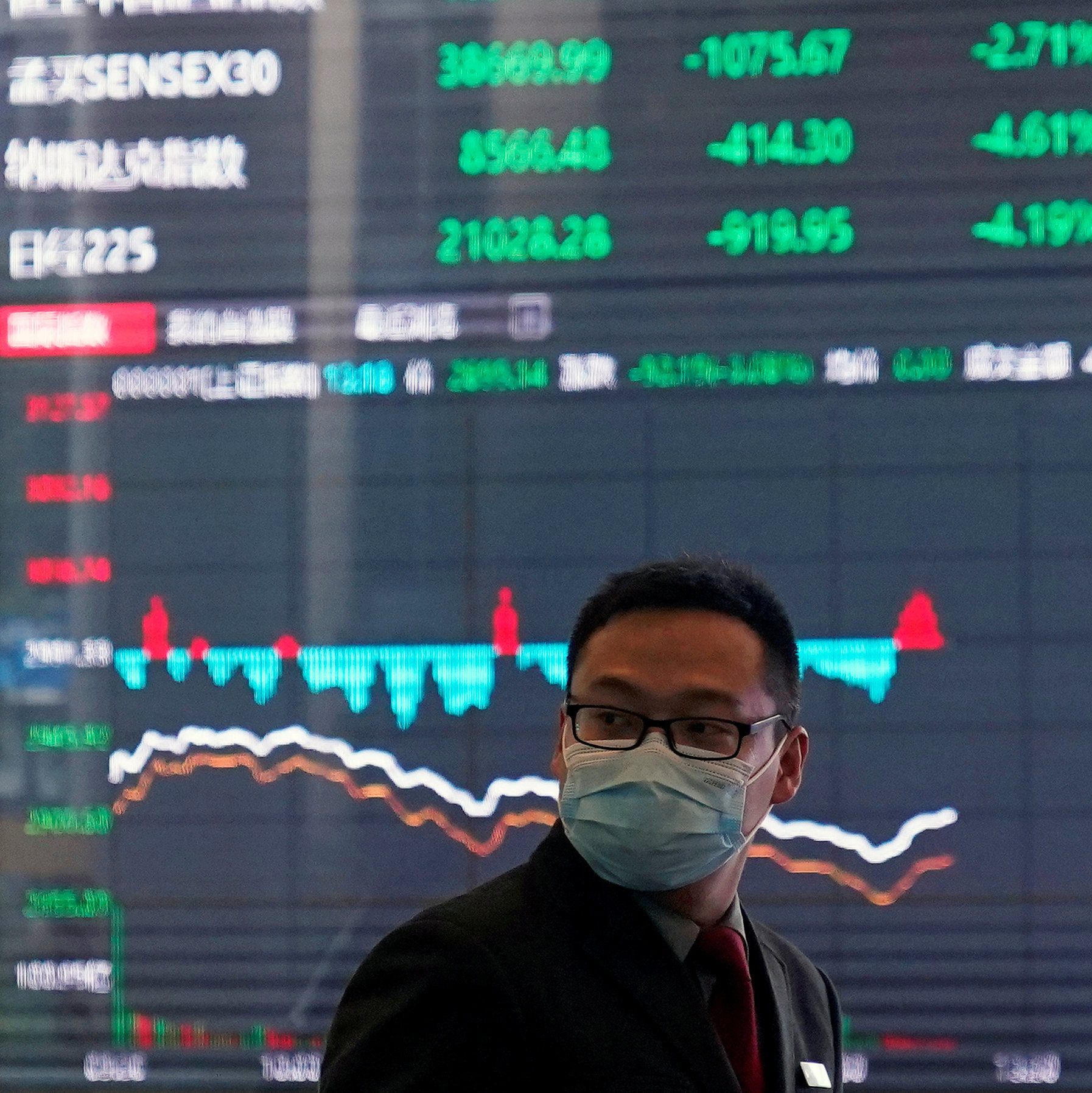 الدول تضع حياة البشر فيه كفة والاقتصاد في أخرى.. لكن أي واحدة ترجح على مدار التاريخ؟