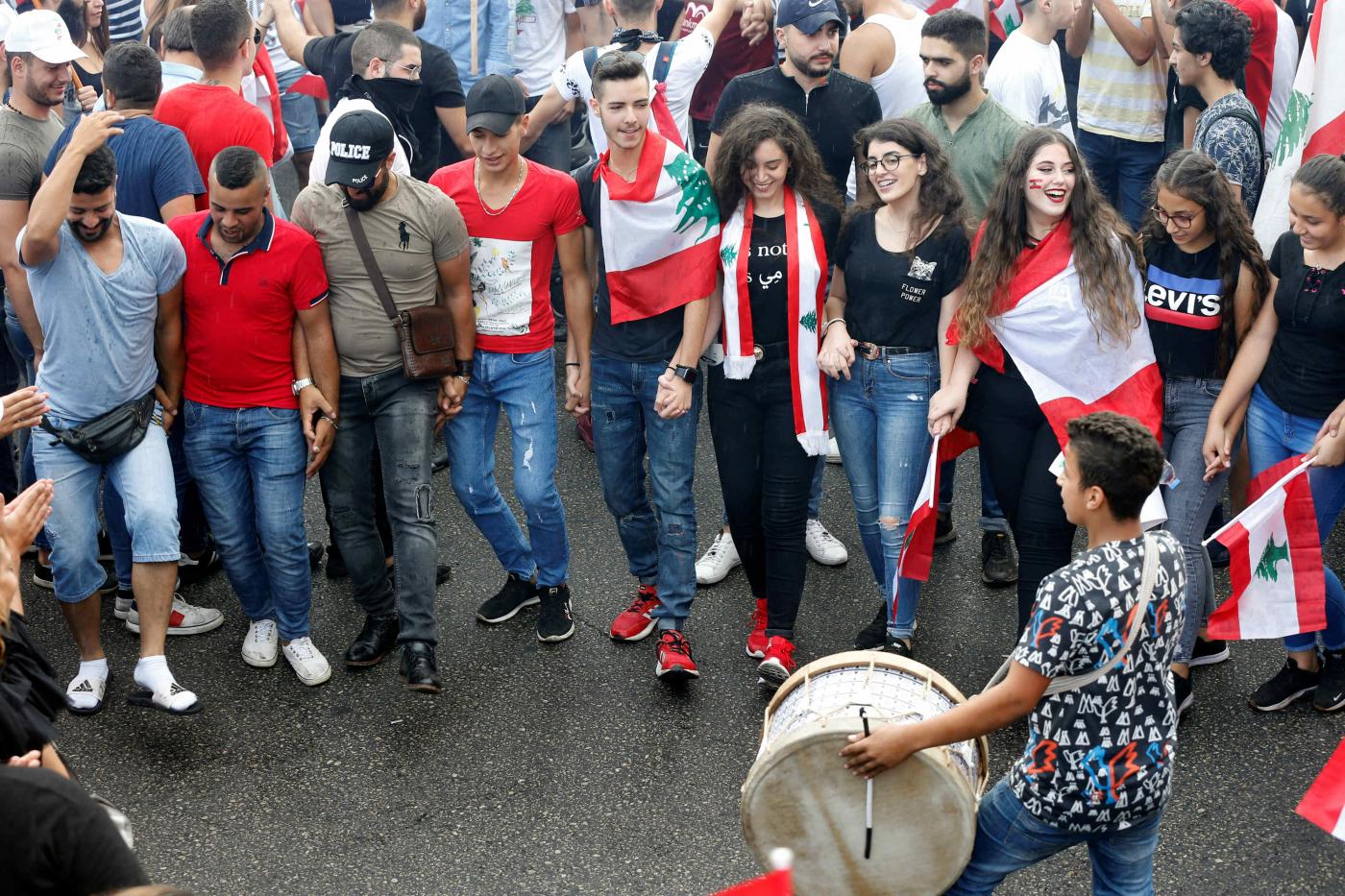 الطبقة الوسطى الأكثر بهجة بالمنطقة العربية والتي رقصت في ذروة الحرب توقفت اليوم عن الاحتفال