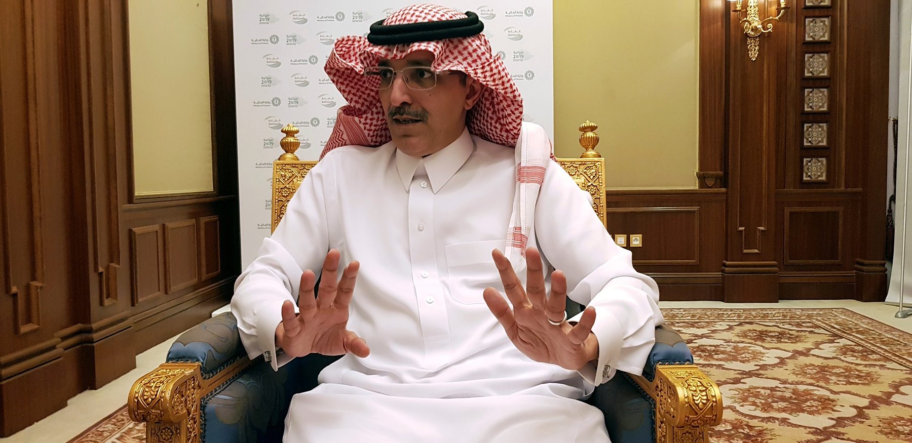 بعد انهيار النفط واحتياطيات العملة.. السعودية ستتخذ إجراءات “مؤلمة” لمواجهة آثار كورونا